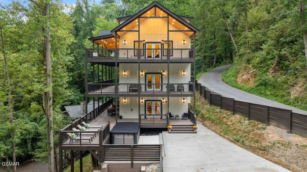 752 Loop Road Gatlinburg, TN 37738