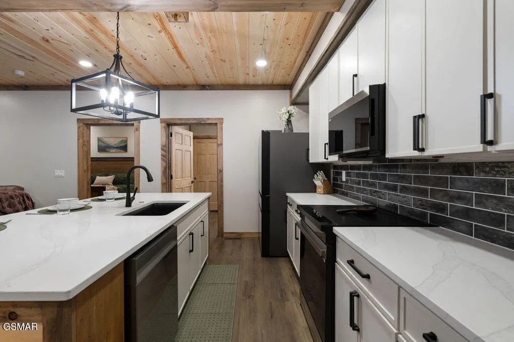752 Loop Road Gatlinburg, TN 37738