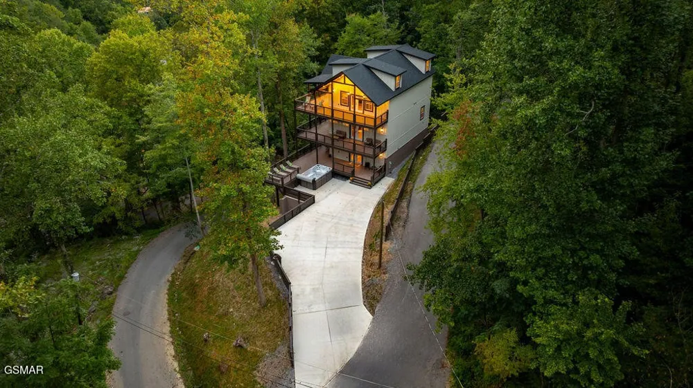 752 Loop Road Gatlinburg, TN 37738