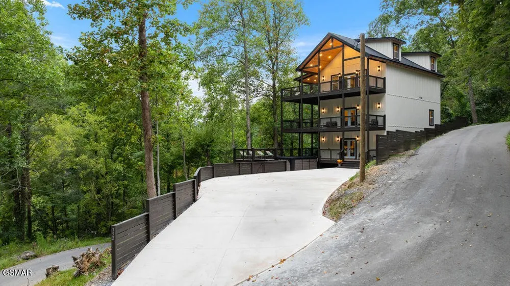 752 Loop Road Gatlinburg, TN 37738
