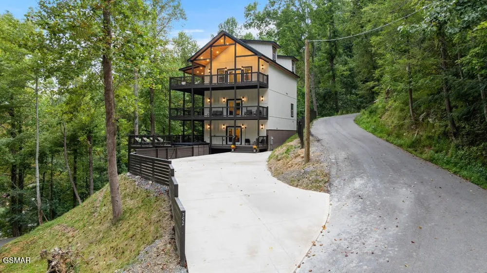752 Loop Road Gatlinburg, TN 37738