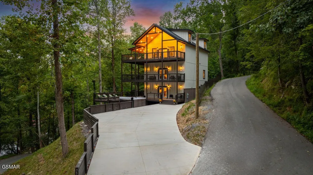 752 Loop Road Gatlinburg, TN 37738