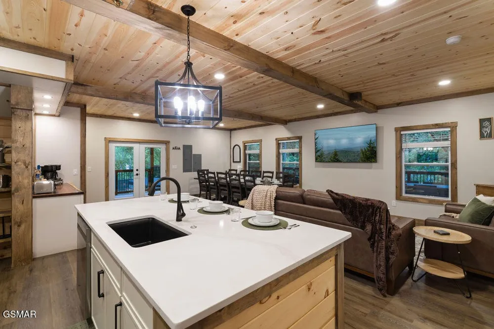 752 Loop Road Gatlinburg, TN 37738