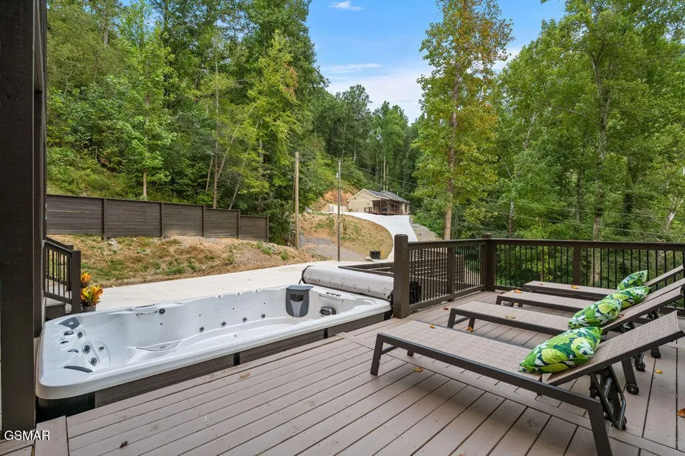 752 Loop Road Gatlinburg, TN 37738