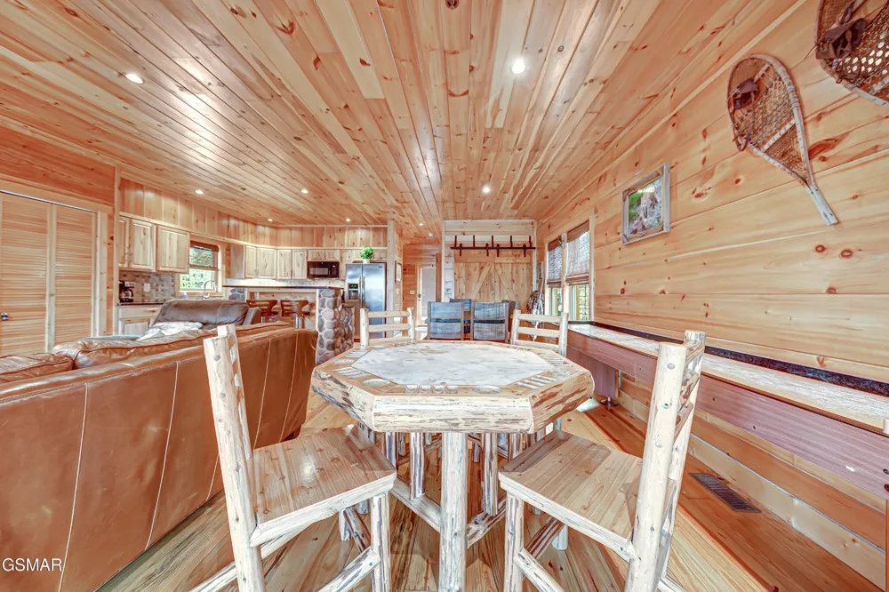 1253 Bear Cub Way Gatlinburg, TN 37738