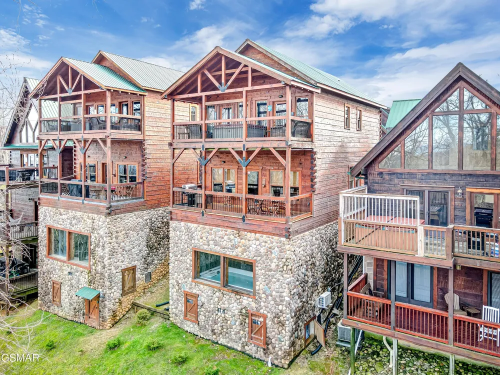 1253 Bear Cub Way Gatlinburg, TN 37738