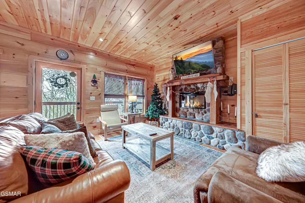 1253 Bear Cub Way Gatlinburg, TN 37738