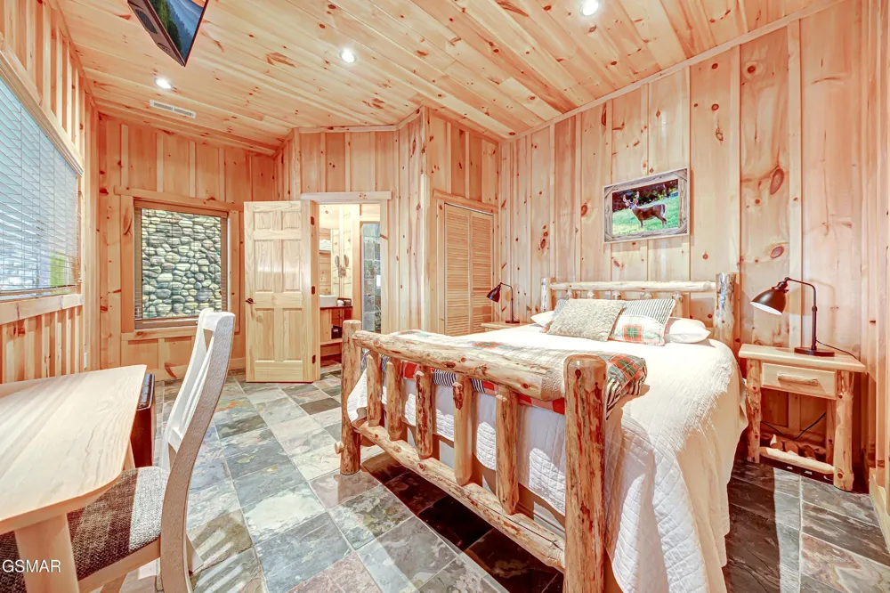 1253 Bear Cub Way Gatlinburg, TN 37738