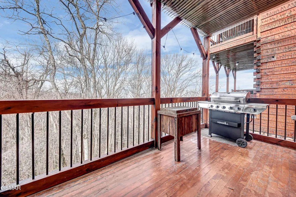 1253 Bear Cub Way Gatlinburg, TN 37738