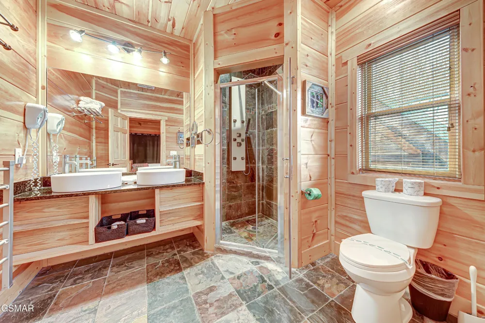 1253 Bear Cub Way Gatlinburg, TN 37738