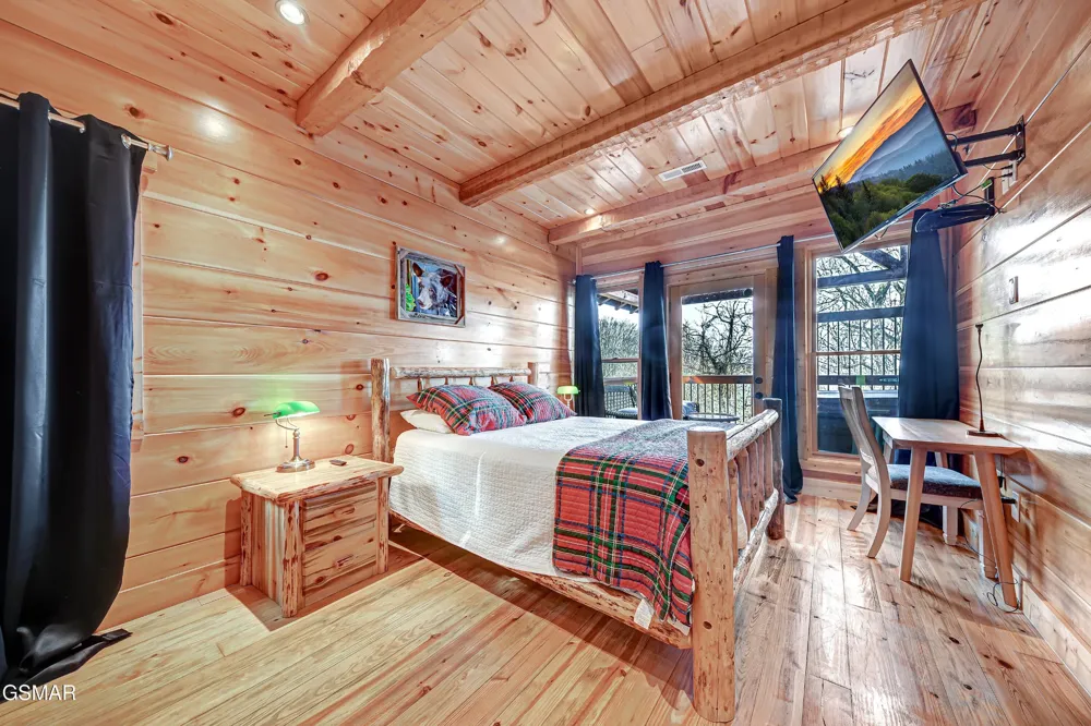 1253 Bear Cub Way Gatlinburg, TN 37738