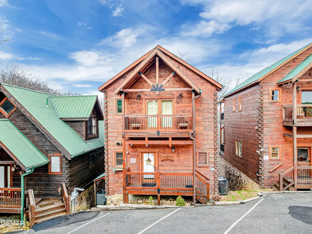 1253 Bear Cub Way Gatlinburg, TN 37738