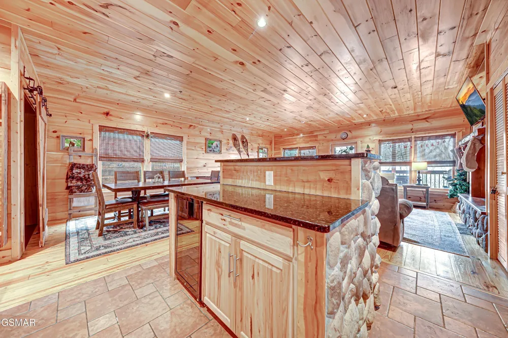 1253 Bear Cub Way Gatlinburg, TN 37738