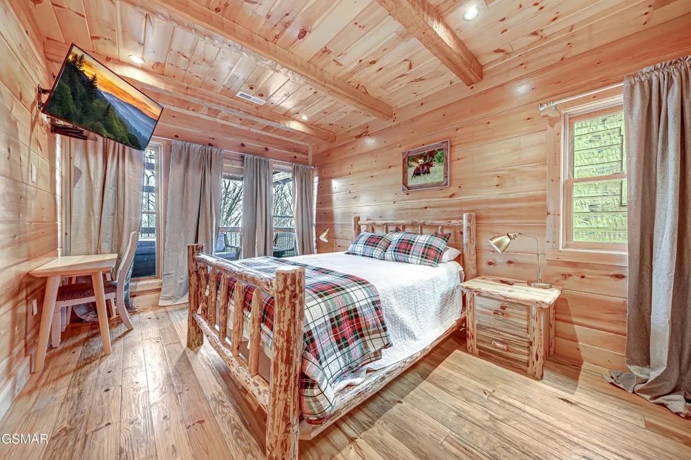 1253 Bear Cub Way Gatlinburg, TN 37738