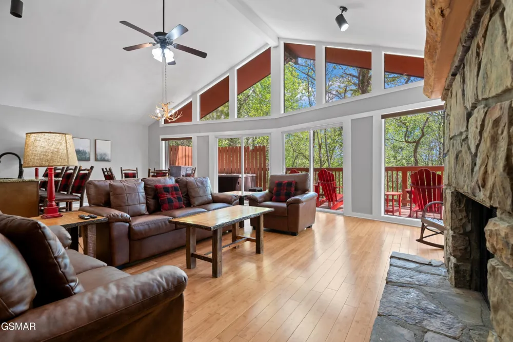 913 Echo Place Gatlinburg, TN 37738
