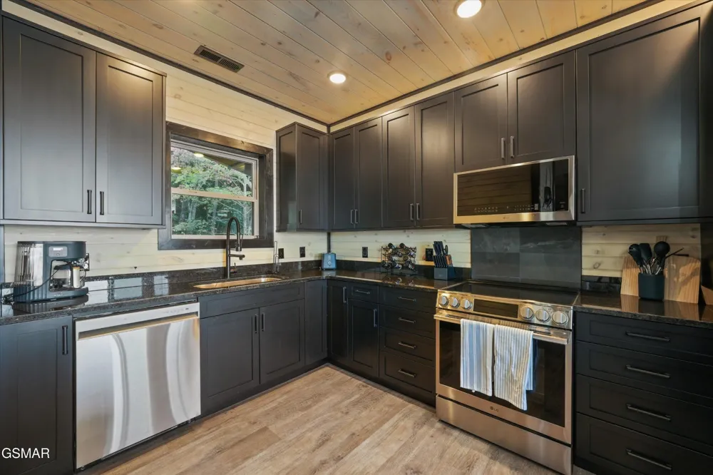 3297 Duncan Springs Road Sevierville, TN 37876