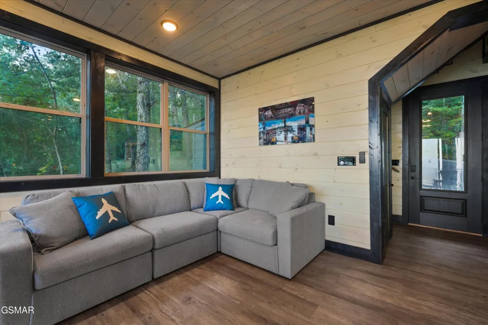 3297 Duncan Springs Road Sevierville, TN 37876