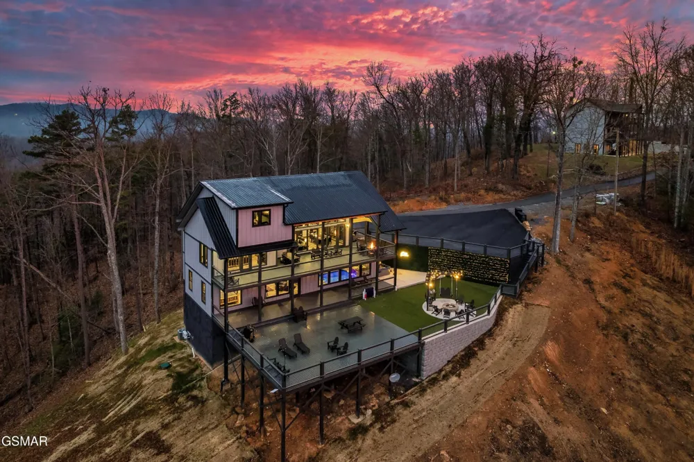 77 Flintlock Lane Sevierville, TN 37862