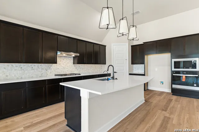 137 Gallant Fox Castroville, TX 78009