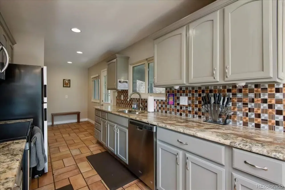 991 E Cottonwood Avenue Centennial, CO 80121