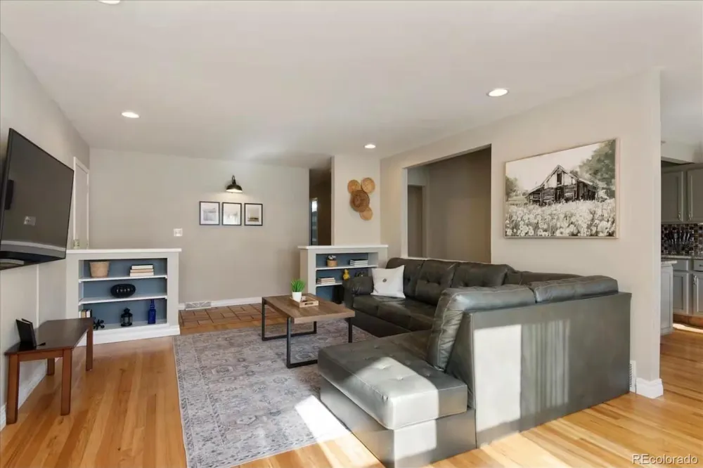 991 E Cottonwood Avenue Centennial, CO 80121