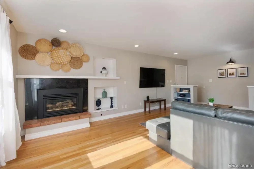 991 E Cottonwood Avenue Centennial, CO 80121