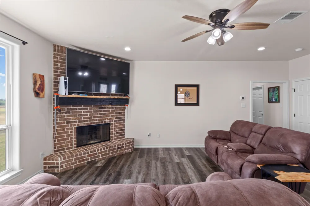5720 County Road 1017 Joshua, TX 76058