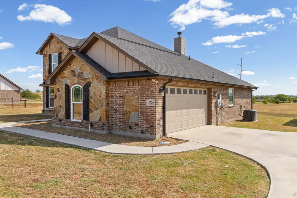 5720 County Road 1017 Joshua, TX 76058