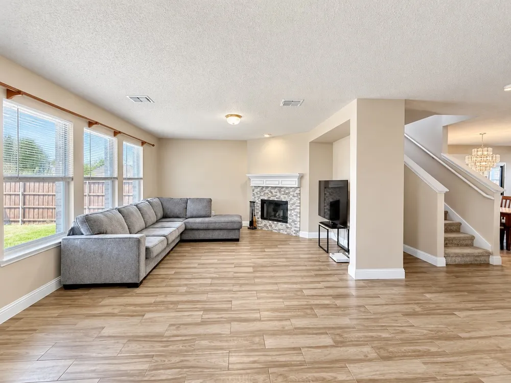 14800 Ledgeview Court Balch Springs, TX 75180