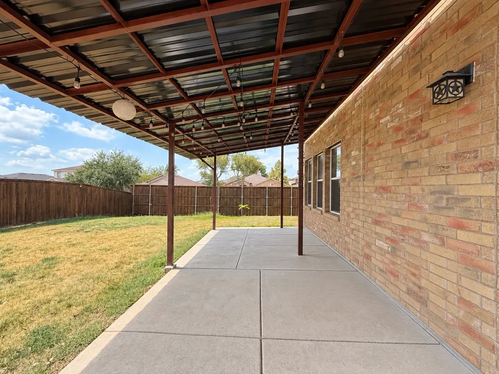 14800 Ledgeview Court Balch Springs, TX 75180
