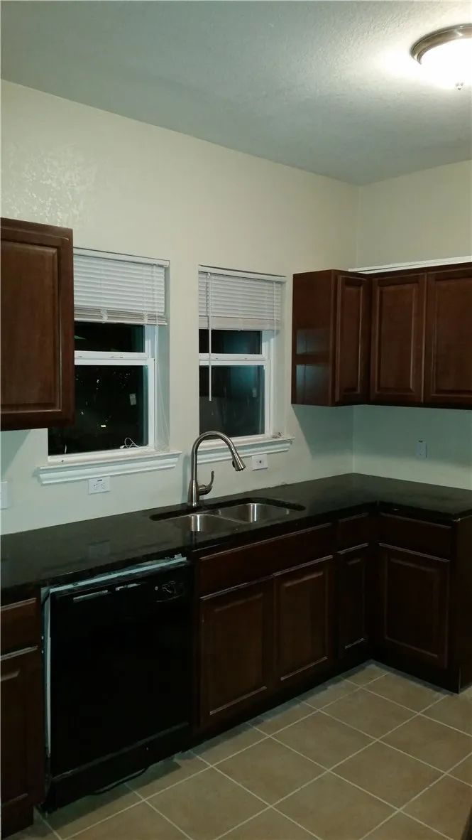 1925 W 10th Street Dallas, TX 75208