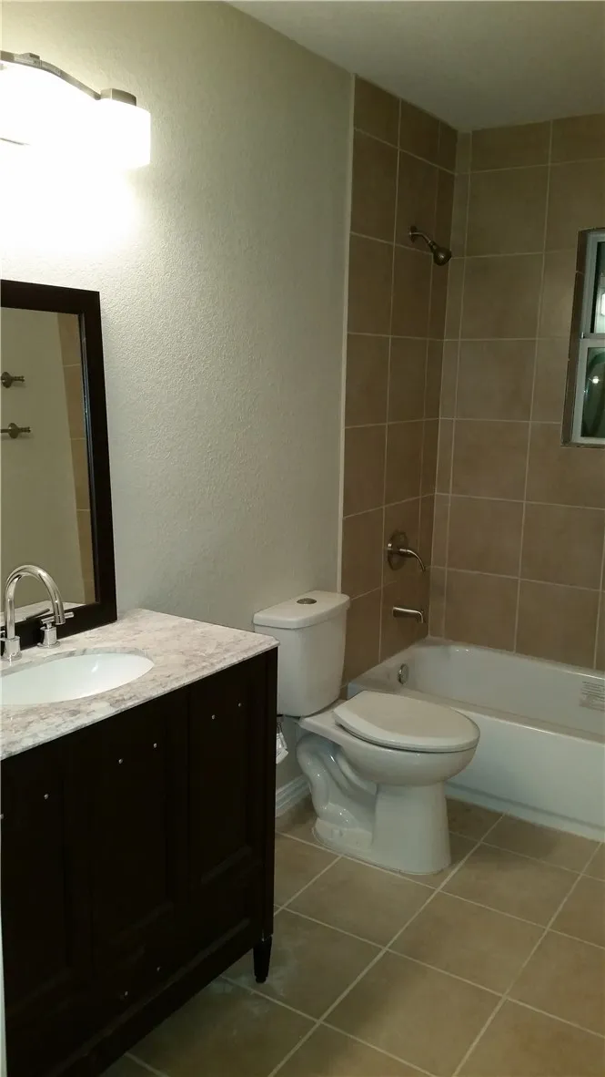 1925 W 10th Street Dallas, TX 75208