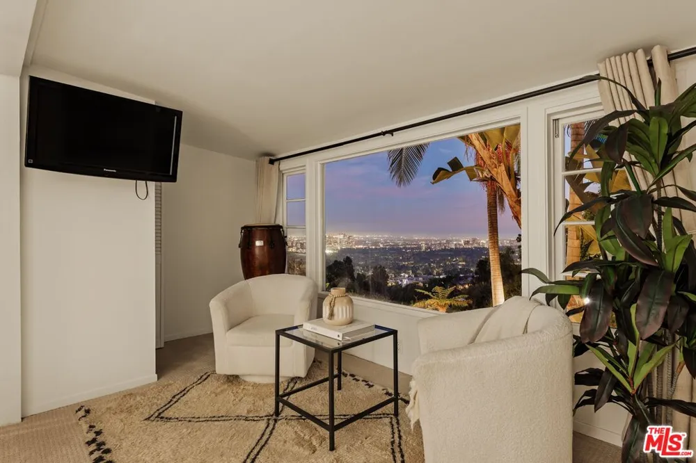 1454 Blueridge Drive Los Angeles, CA 90210