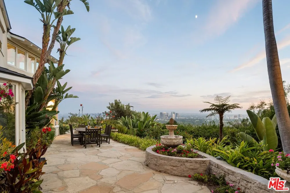 1454 Blueridge Drive Los Angeles, CA 90210