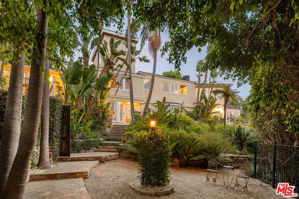 1454 Blueridge Drive Los Angeles, CA 90210