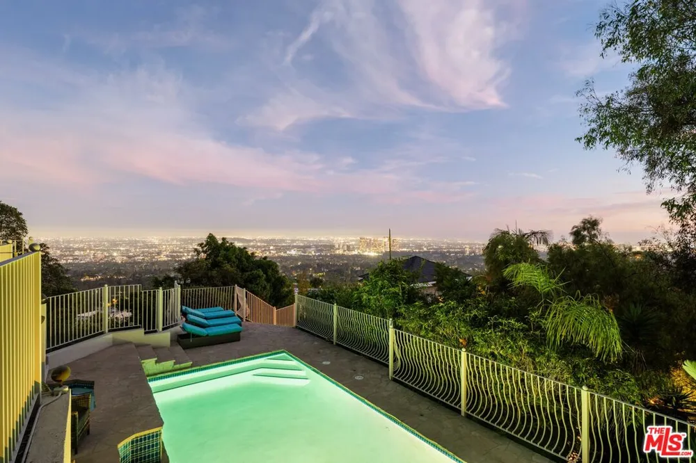 1454 Blueridge Drive Los Angeles, CA 90210