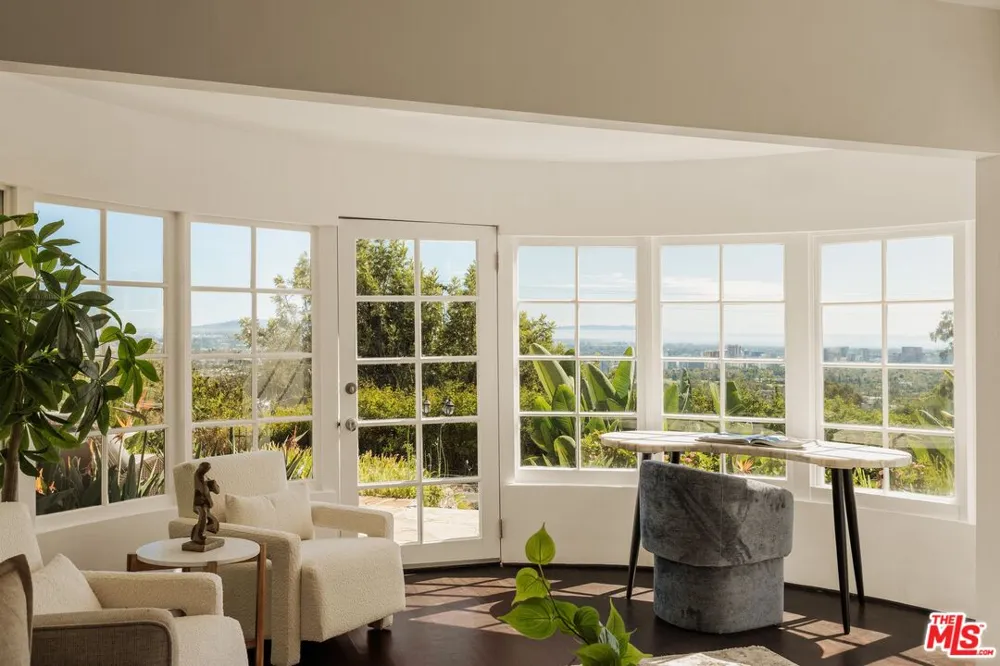 1454 Blueridge Drive Los Angeles, CA 90210