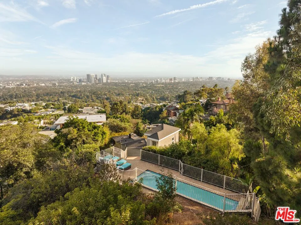 1454 Blueridge Drive Los Angeles, CA 90210