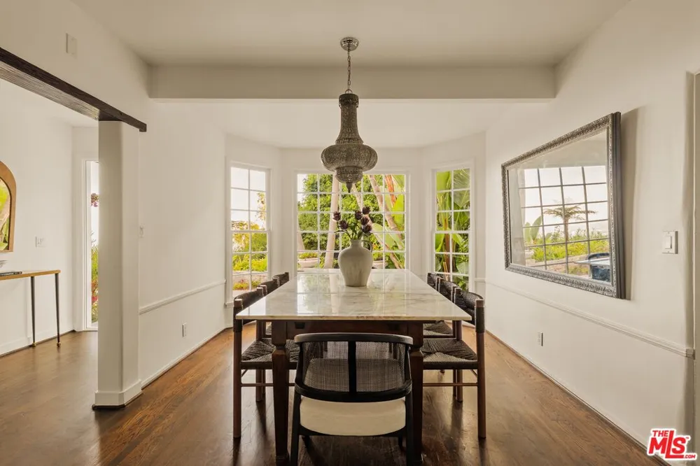 1454 Blueridge Drive Los Angeles, CA 90210