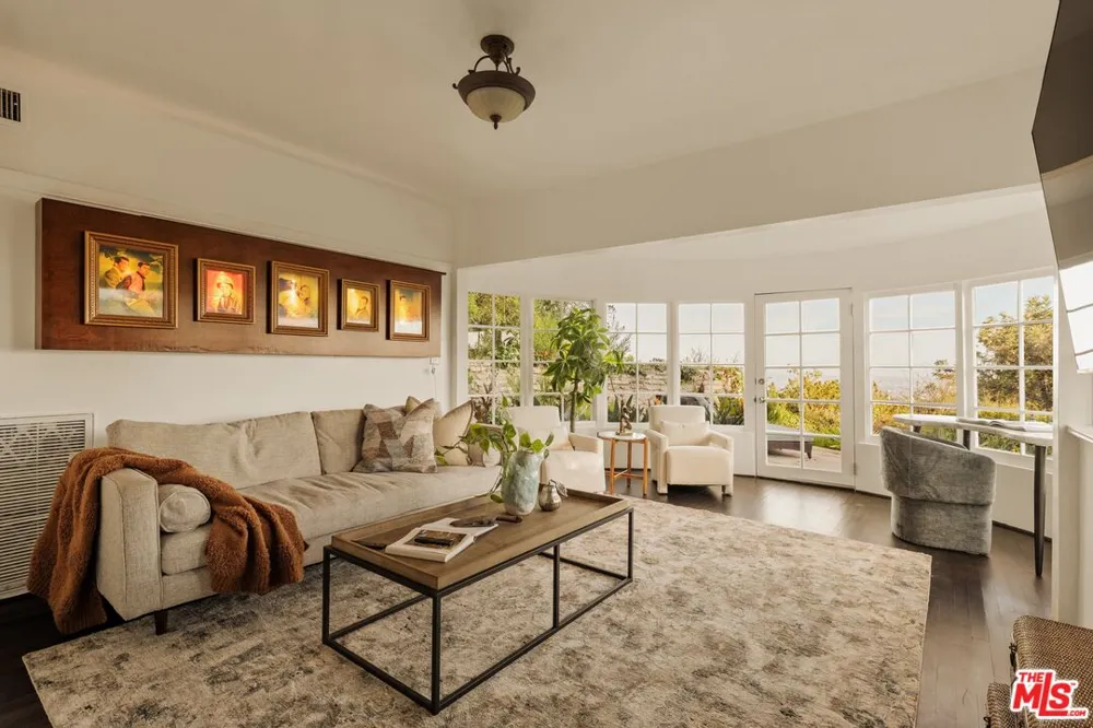 1454 Blueridge Drive Los Angeles, CA 90210