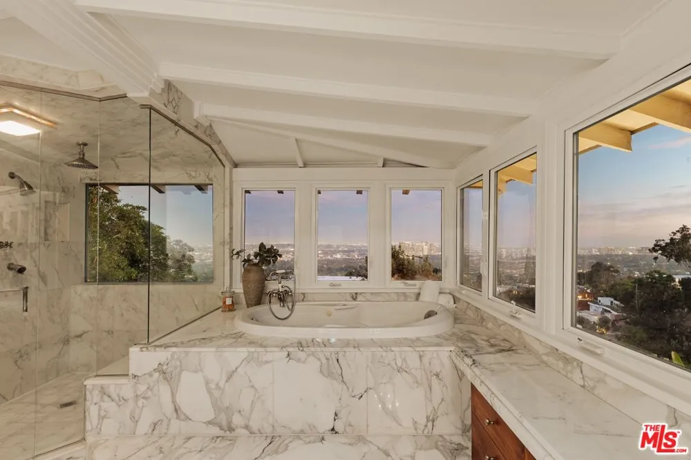 1454 Blueridge Drive Los Angeles, CA 90210