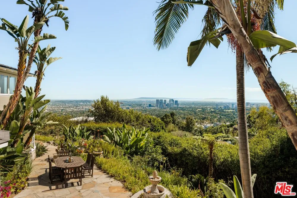 1454 Blueridge Drive Los Angeles, CA 90210