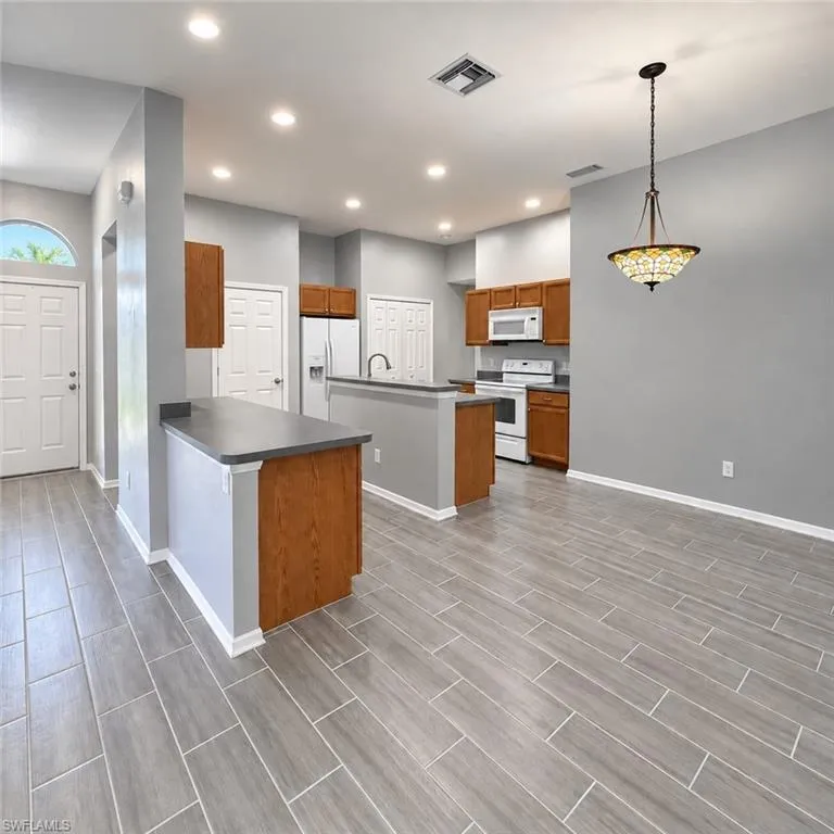 4914 SW 27th Avenue Cape Coral, FL 33914
