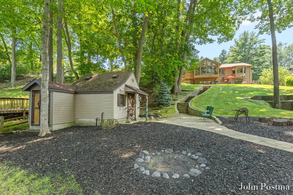 7786 Thornapple Bayou Drive SE Cascade Charter Township, MI 49512