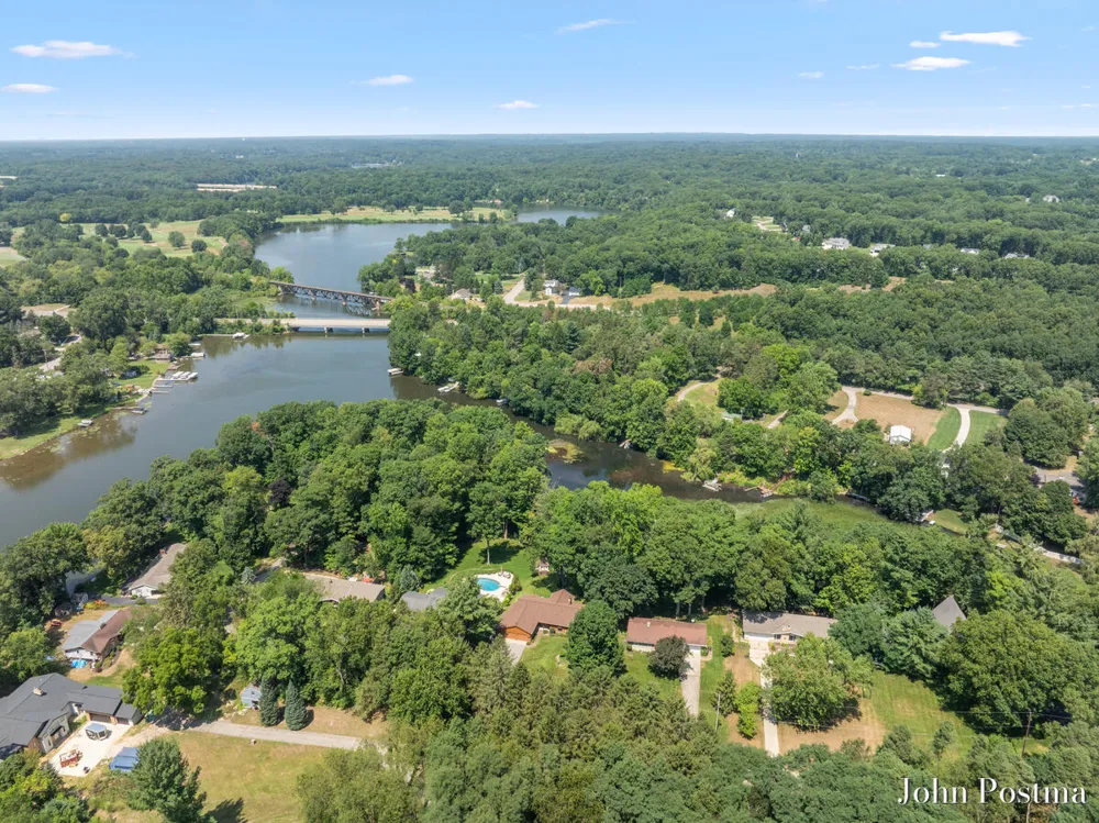 7786 Thornapple Bayou Drive SE Cascade Charter Township, MI 49512