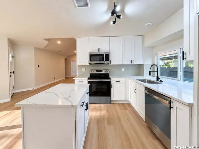 9827 Autumn Silver San Antonio, TX 78254