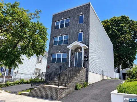 54 Elliott Street 3