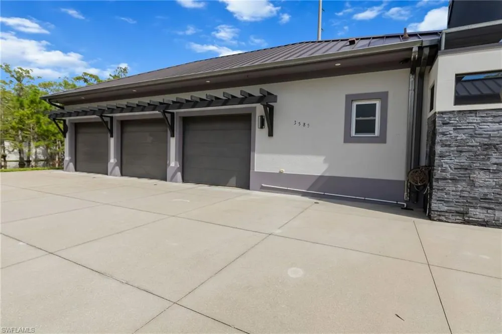 3585 33rd Avenue NE Naples, FL 34120