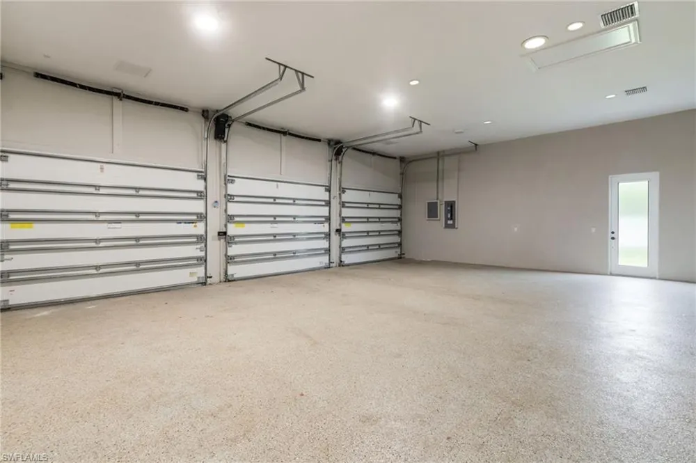 3585 33rd Avenue NE Naples, FL 34120