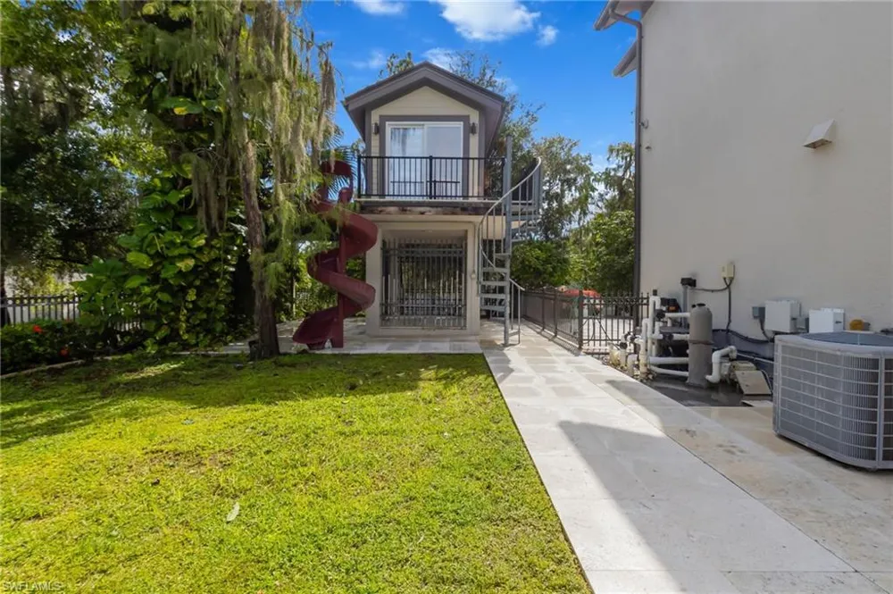 3585 33rd Avenue NE Naples, FL 34120